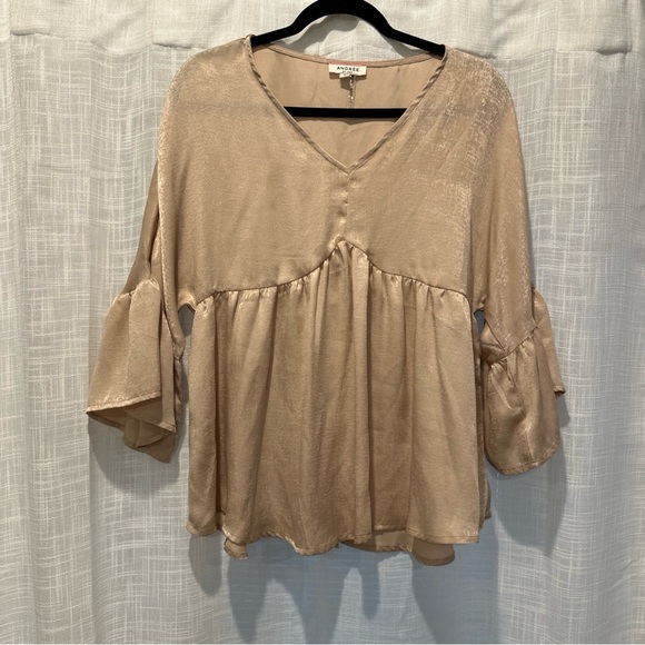 Andree by Unit Women's Size Medium Babydoll Top Pullover Blouse Champagne Ruffle - Picture 1 of 7